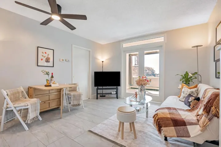 Cozy Living/Dining Area
