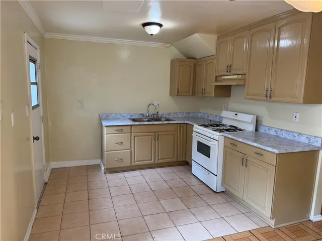 17143 Roscoe Blvd Unit #2, Northridge, California 91325