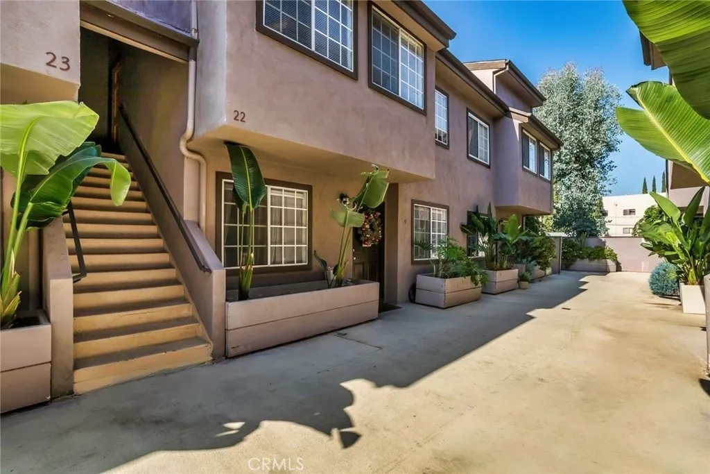 1116 E Palmer Avenue, Glendale, California 91205 home-pic-1