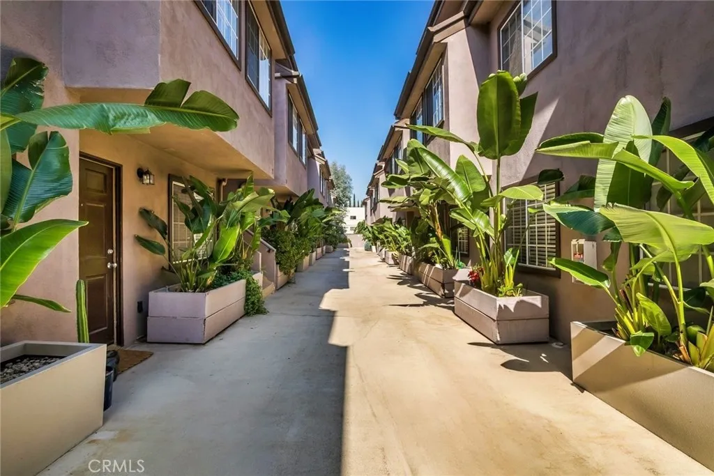 1116 E Palmer Avenue, Glendale, California 91205 home-pic-2
