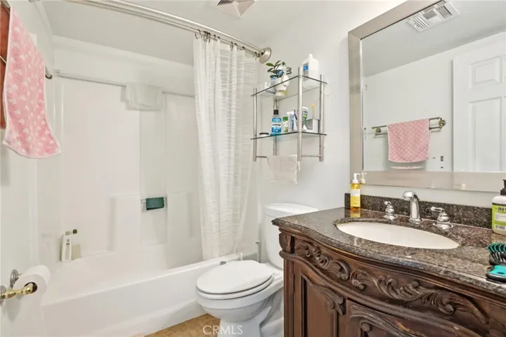 rear wing bathroom