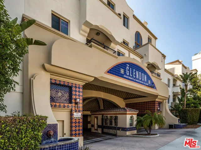 Parking entrance off of Tivert