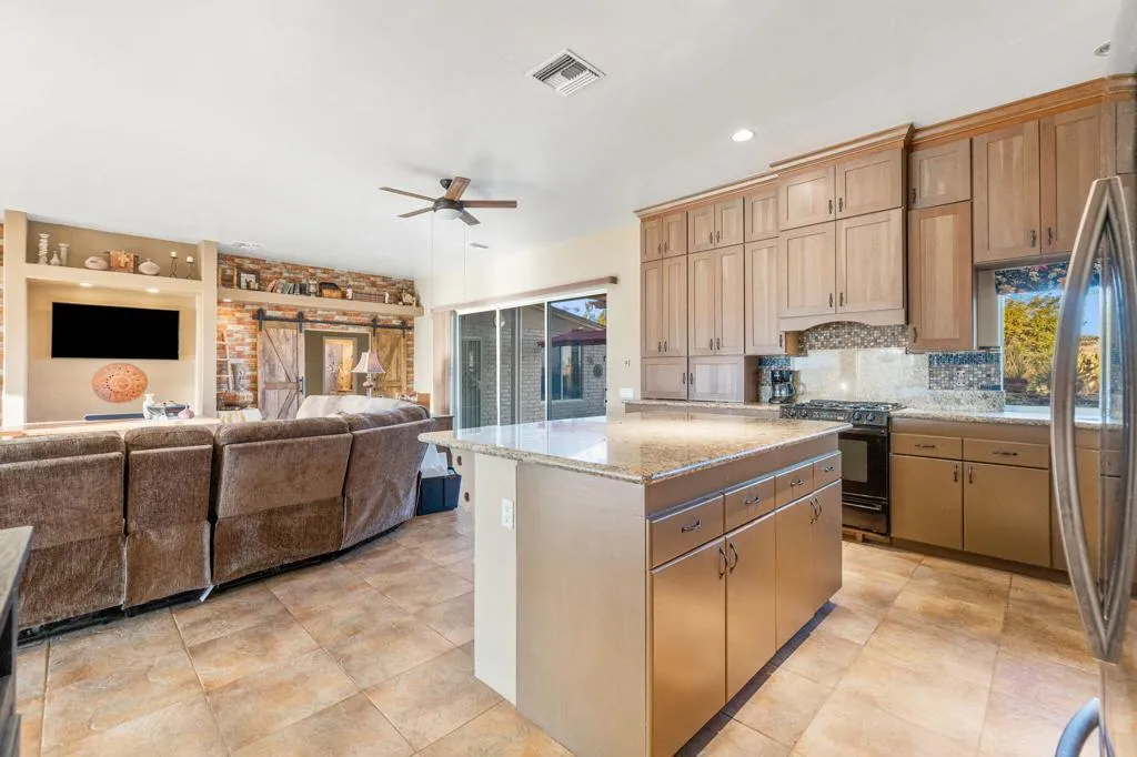 22950 Henry Road, Desert Hot Springs, California 92241 home-pic-9