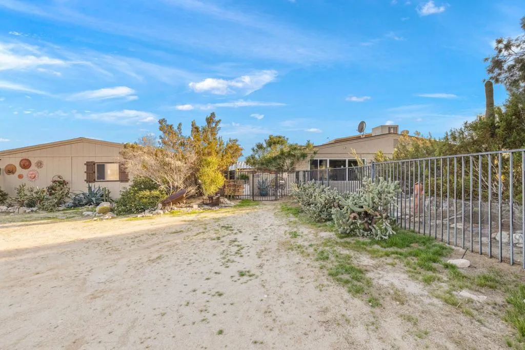22950 Henry Road, Desert Hot Springs, California 92241 home-pic-57