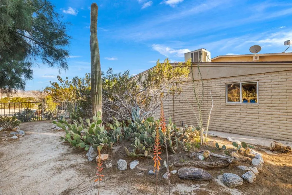 22950 Henry Road, Desert Hot Springs, California 92241 home-pic-59