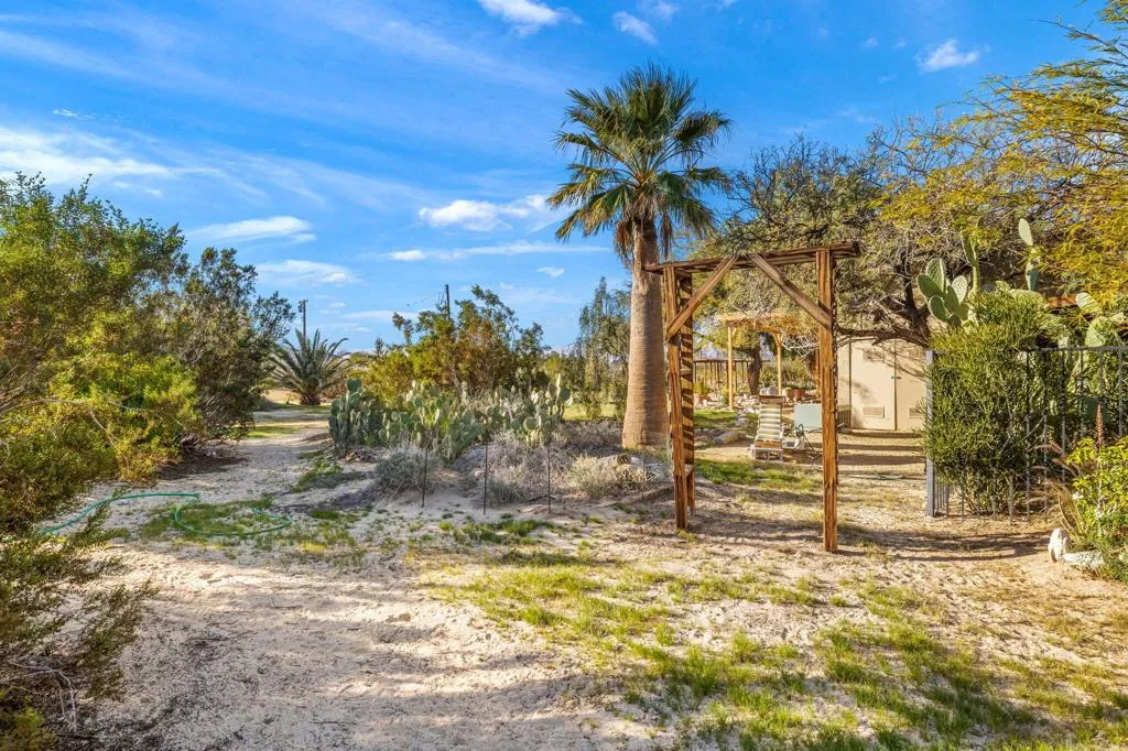 22950 Henry Road, Desert Hot Springs, California 92241 home-pic-61