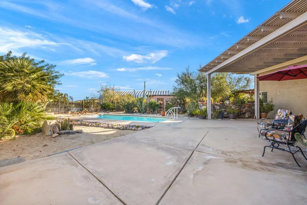 22950 Henry Road, Desert Hot Springs, California 92241 home-pic-28
