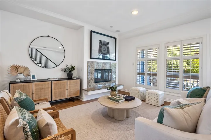 311 Aviation Place, Manhattan Beach, California 90266