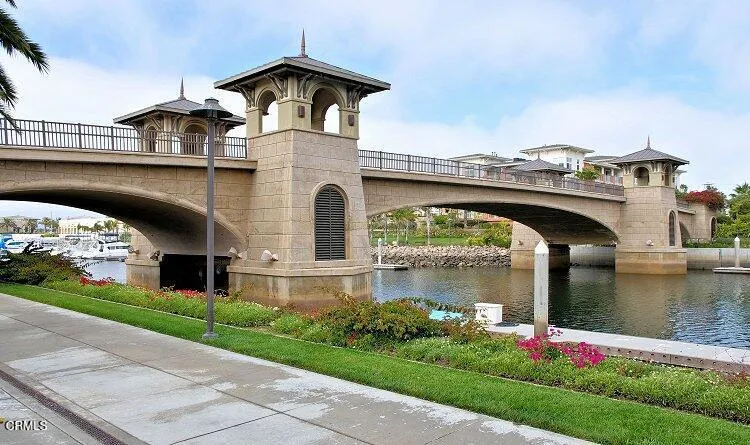 Nearby Seabridge shopping