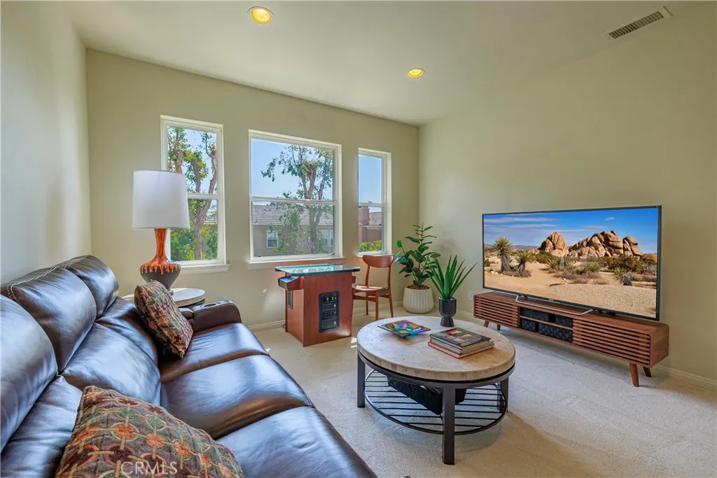 22 Modesto, Irvine, California 92602 home-pic-32