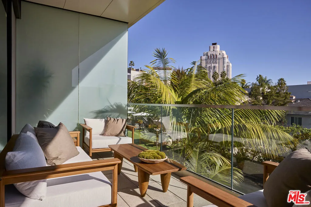 8420 W Sunset Boulevard 505, West Hollywood, California 90069 home-pic-6