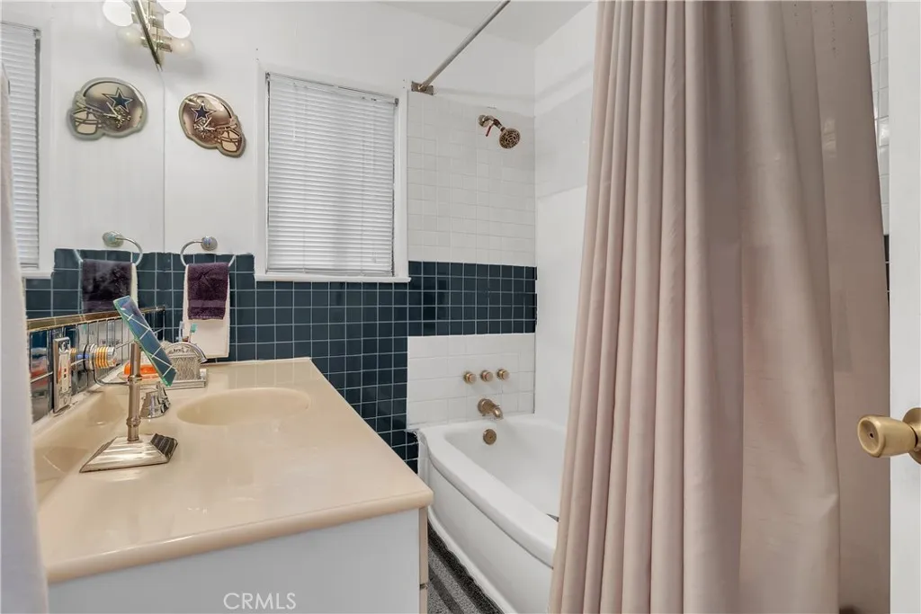 1243 W 122nd, Los Angeles, California 90044 home-pic-20
