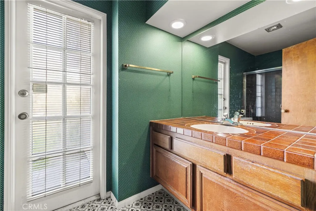 15669 Live Oak Springs Canyon, Canyon Country, California 91387 home-pic-36