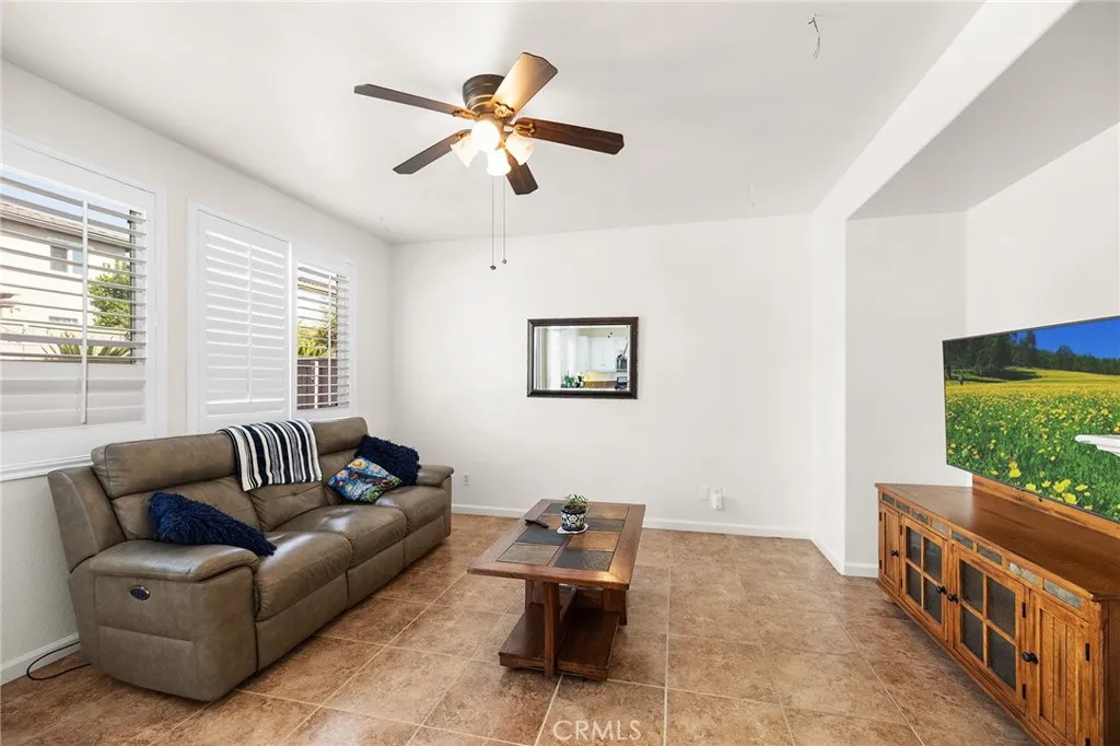 1427 Marble Canyon Way, Chula Vista, California 91915 home-pic-17