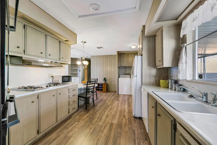 17 KITCHEN MLS