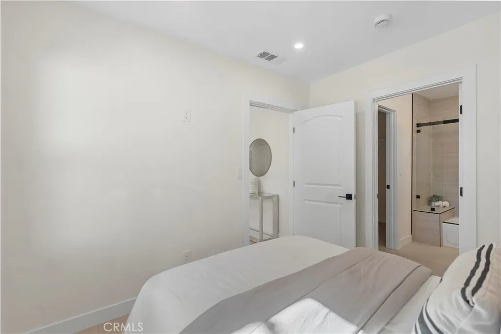 14519 Dyer, Sylmar, California 91342 home-pic-11