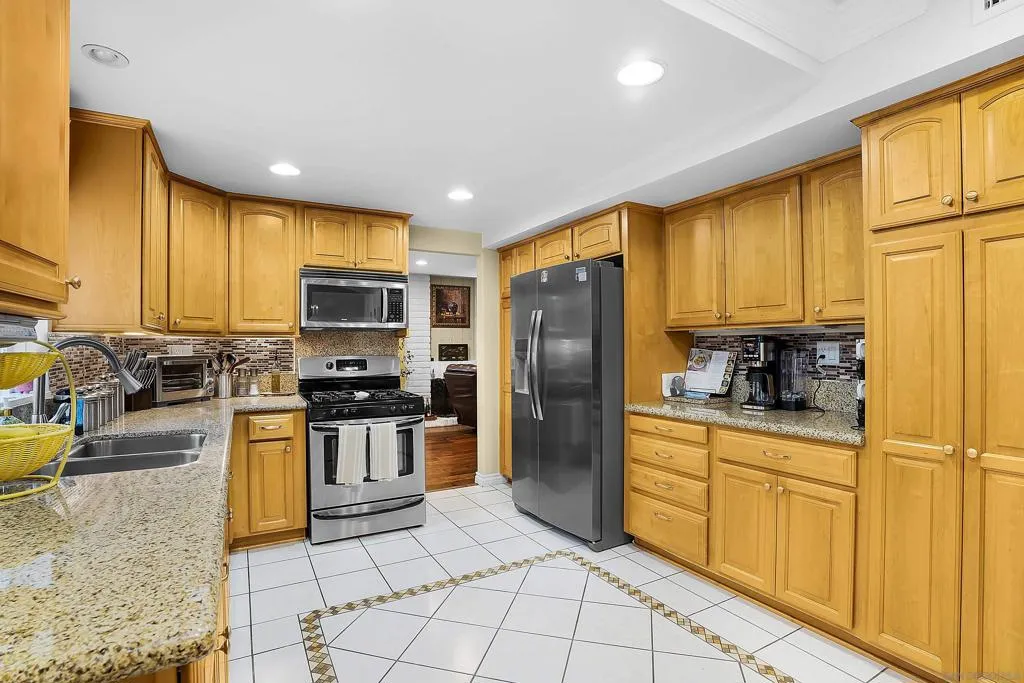 690 False Point Ct, Chula Vista, California 91911 home-pic-9