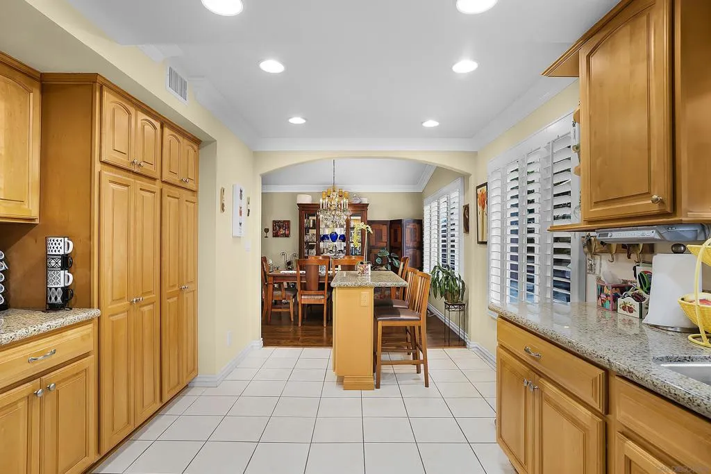 690 False Point Ct, Chula Vista, California 91911 home-pic-10