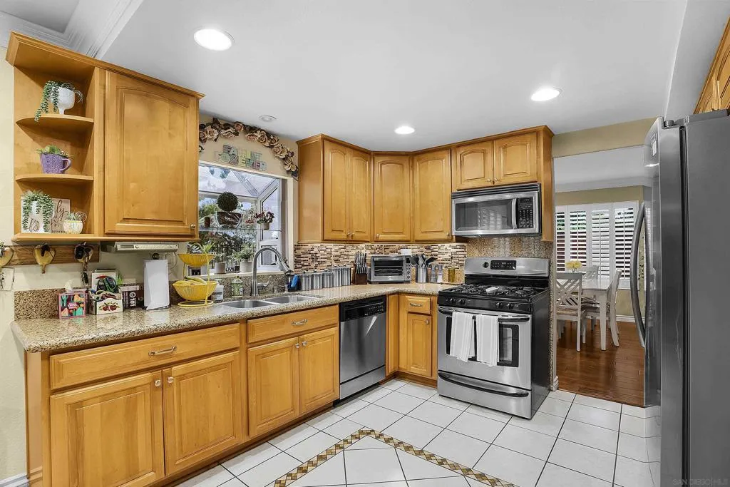 690 False Point Ct, Chula Vista, California 91911 home-pic-8
