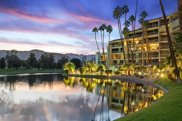 900 bldg evening lakeside