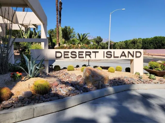 Island Dr entry sign
