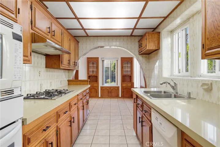 Kitchen w/ Arched entry