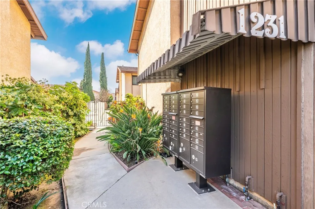 1231 S Golden West Avenue 3, Arcadia, California 91007 home-pic-22