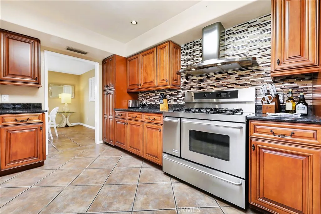Kitchen with direct access to dining-room