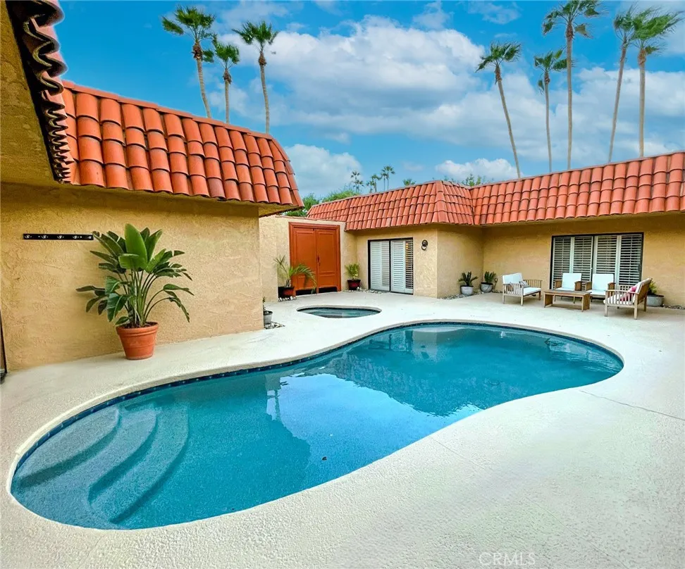 Heated pool and spa. Maintenance Included: Owner covers gardener and pool maintenance.
Renter covers utilities.
