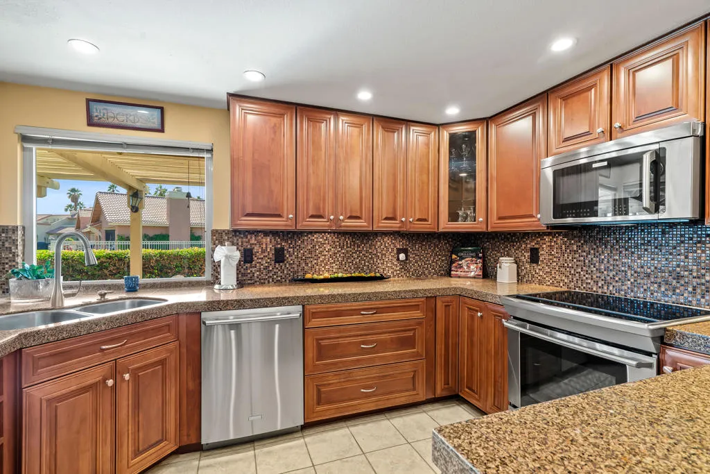 42110 Sand Dune Drive, Palm Desert, California 92211 home-pic-16