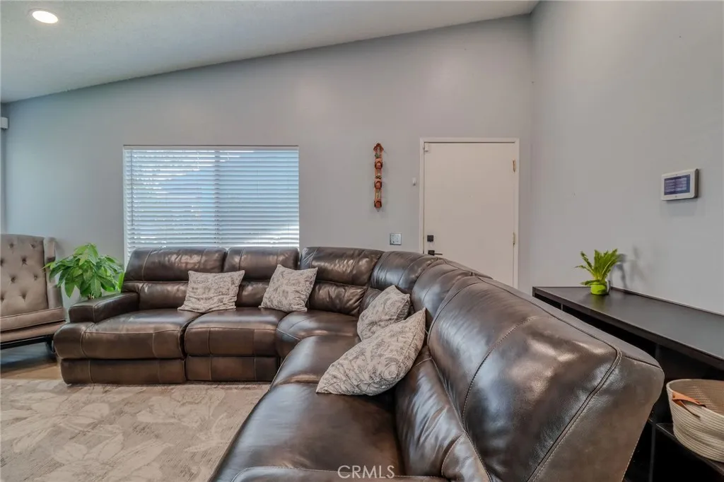 5970 Sky Meadow, Jurupa Valley, California 92509 home-pic-6