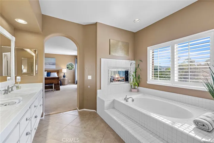 6 Avenida La Promesa, Coto De Caza, California 92679