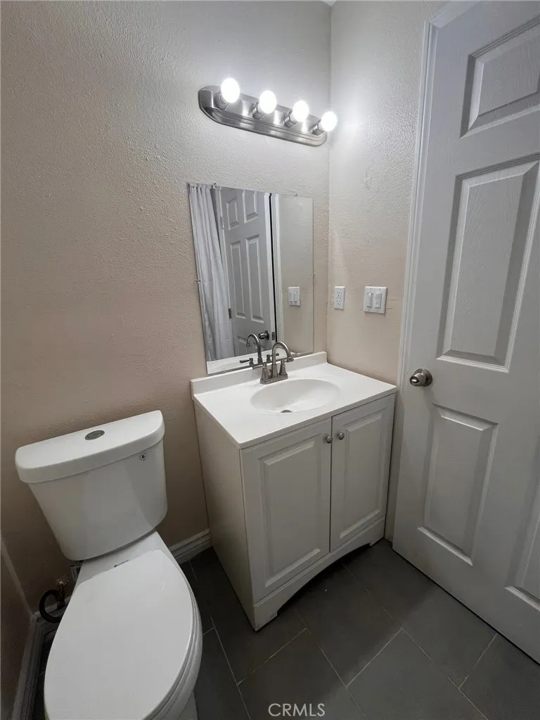 675 S Santa Fe Avenue, San Jacinto, California 92583 home-pic-24