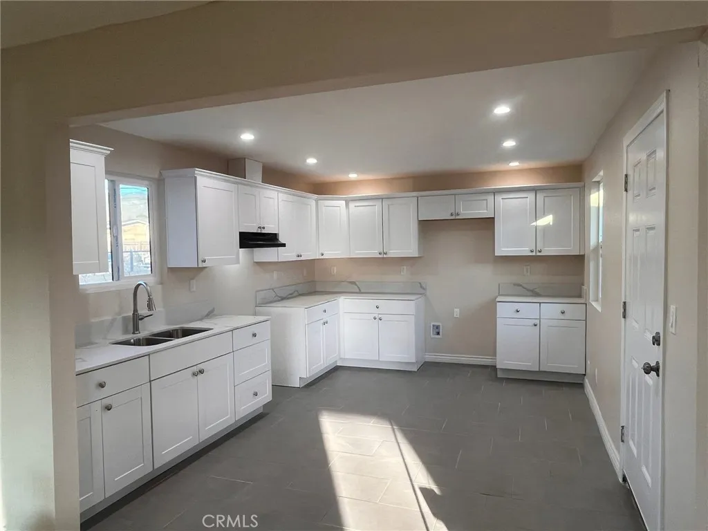 675 S Santa Fe Avenue, San Jacinto, California 92583 home-pic-7