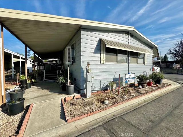 Beautiful Corner Unit with Porch Patio