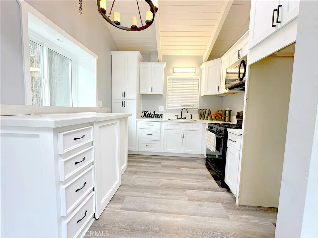 726 Golden, Lake Arrowhead, California 92352 home-pic-10