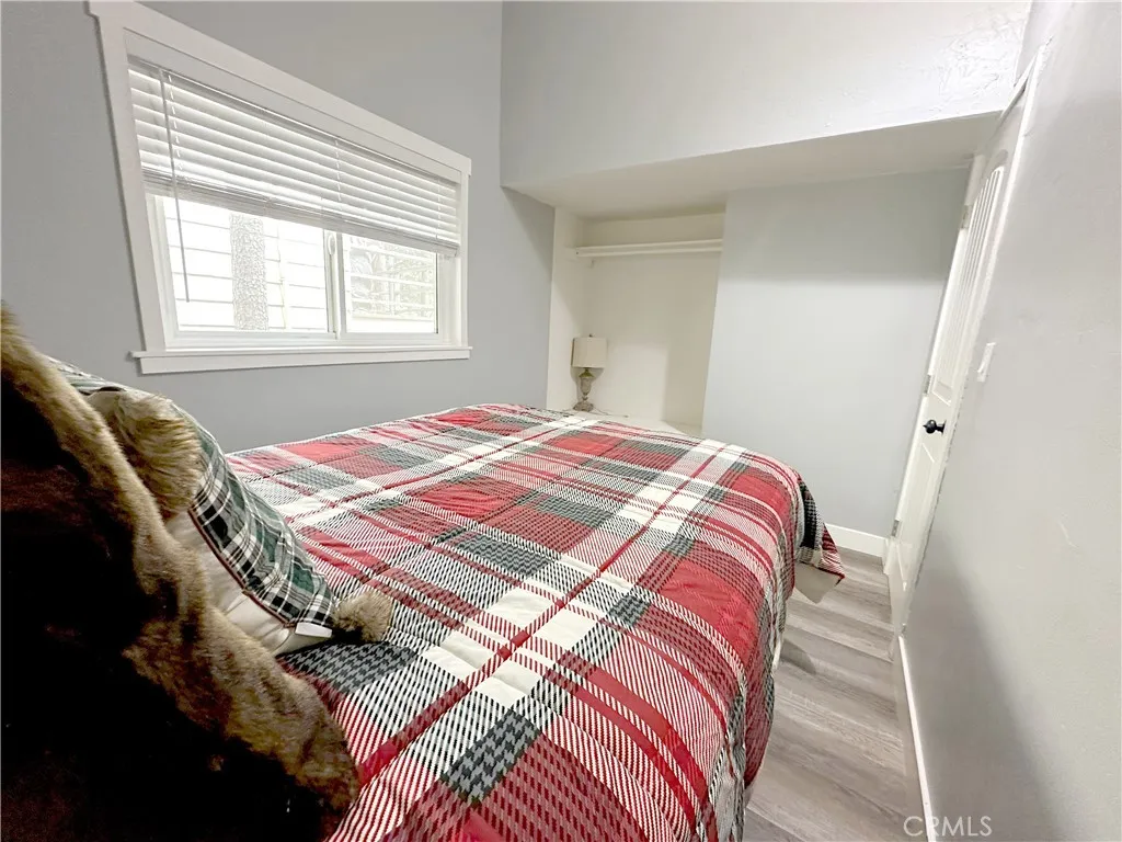 726 Golden, Lake Arrowhead, California 92352 home-pic-23