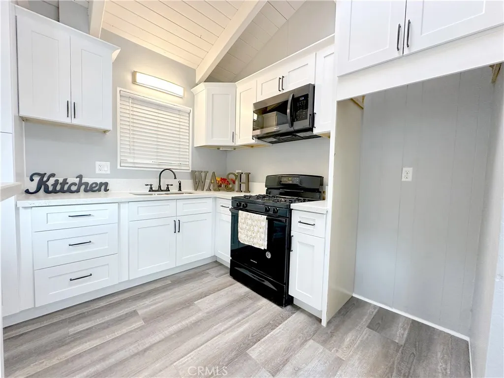 726 Golden, Lake Arrowhead, California 92352 home-pic-8