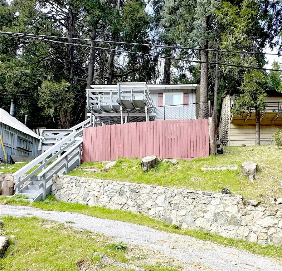 726 Golden, Lake Arrowhead, California 92352 home-pic-1