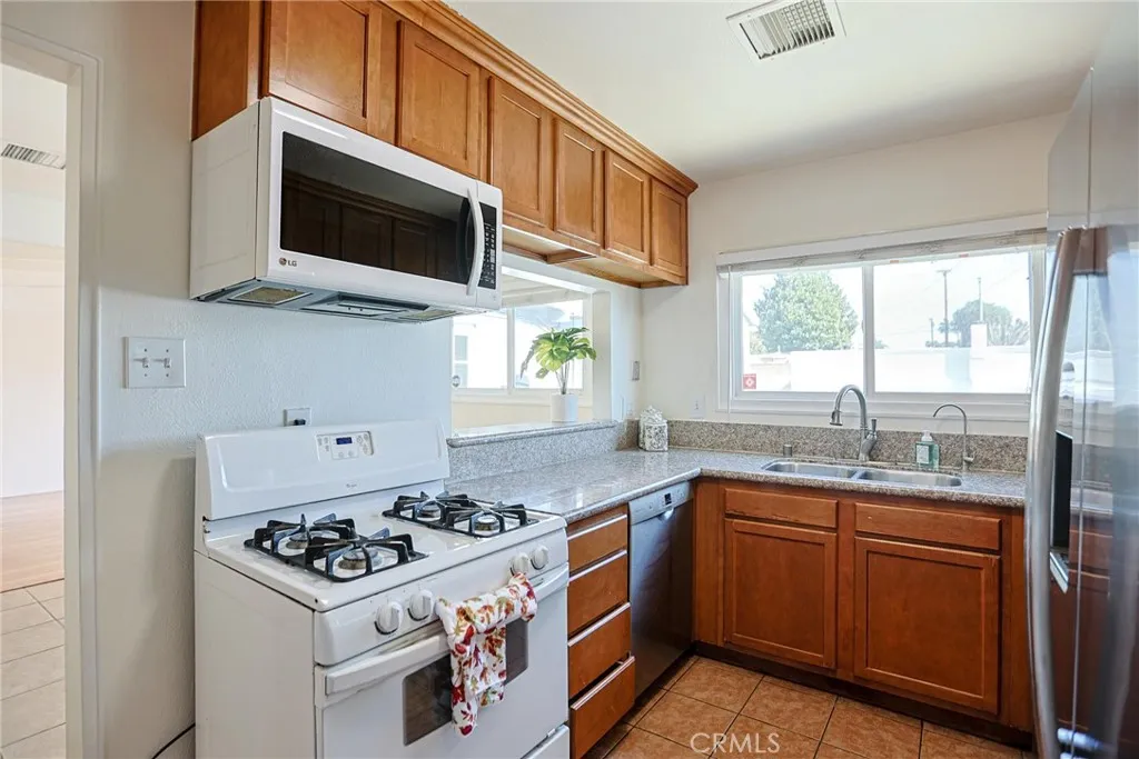 7586 El Prado, Buena Park, California 90620 home-pic-12