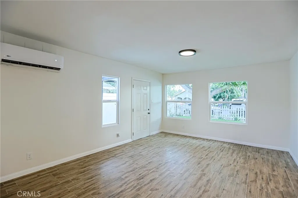 122 N Bewley Street, Santa Ana, California 92703 home-pic-12
