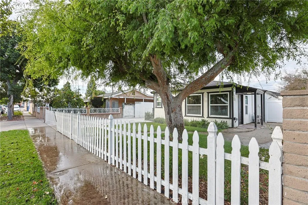 122 N Bewley Street, Santa Ana, California 92703 home-pic-2