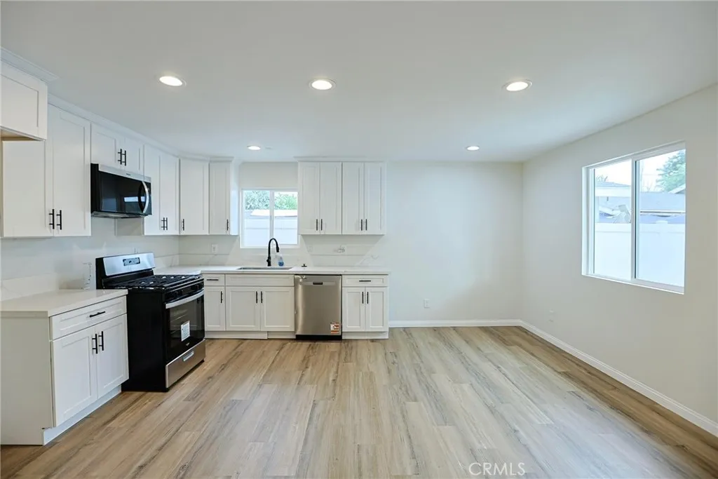 122 N Bewley Street, Santa Ana, California 92703 home-pic-49