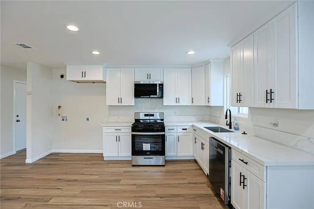 122 N Bewley Street, Santa Ana, California 92703 home-pic-51