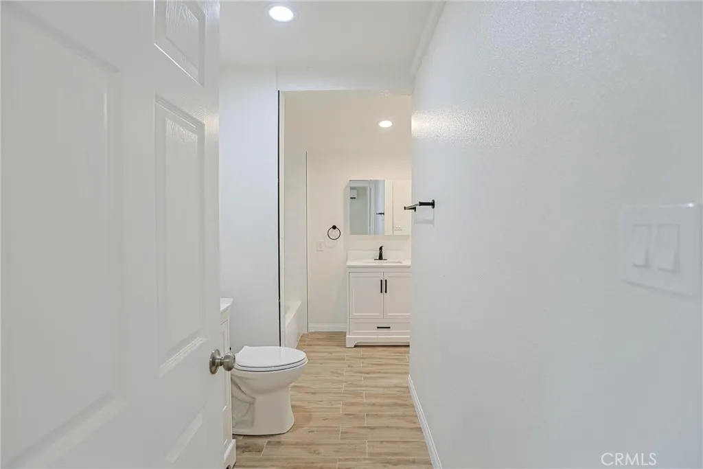 122 N Bewley Street, Santa Ana, California 92703 home-pic-24