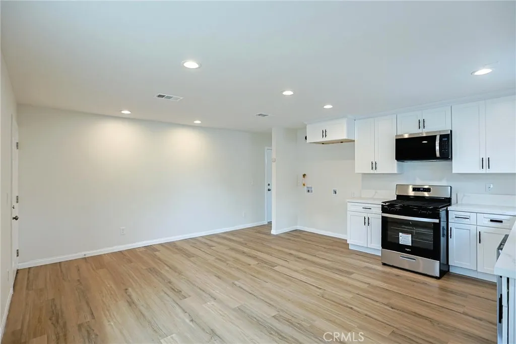 122 N Bewley Street, Santa Ana, California 92703 home-pic-50