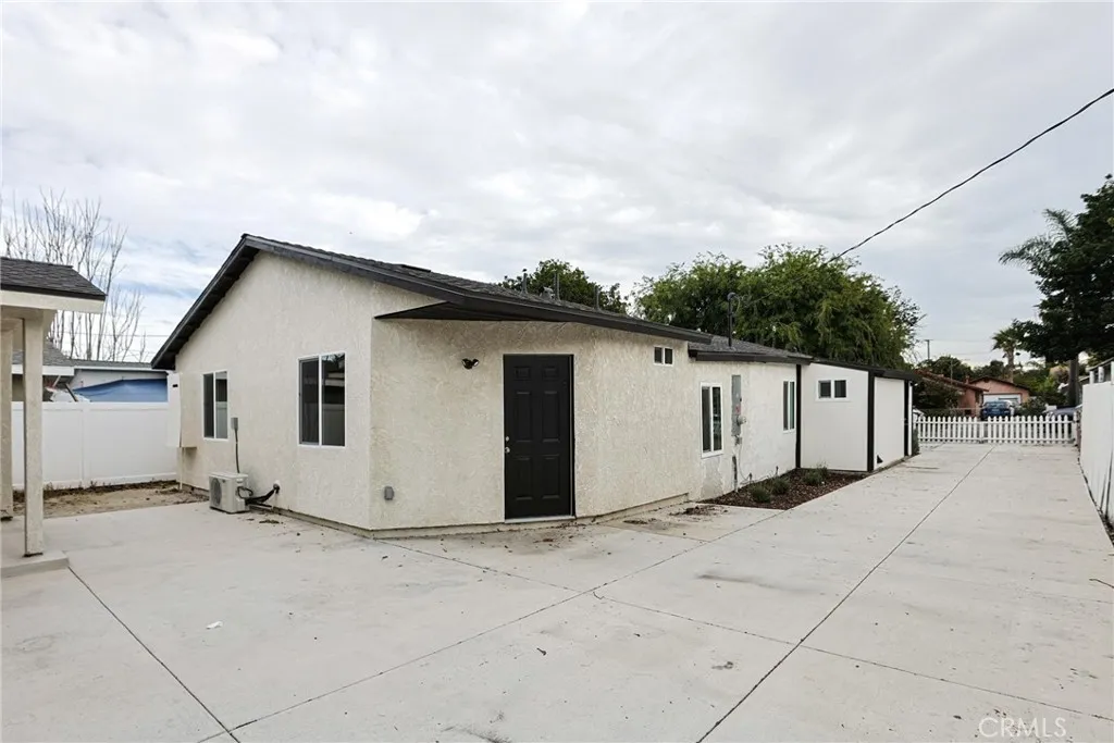 122 N Bewley Street, Santa Ana, California 92703 home-pic-62