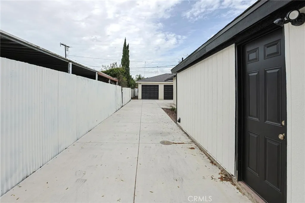 122 N Bewley Street, Santa Ana, California 92703 home-pic-43