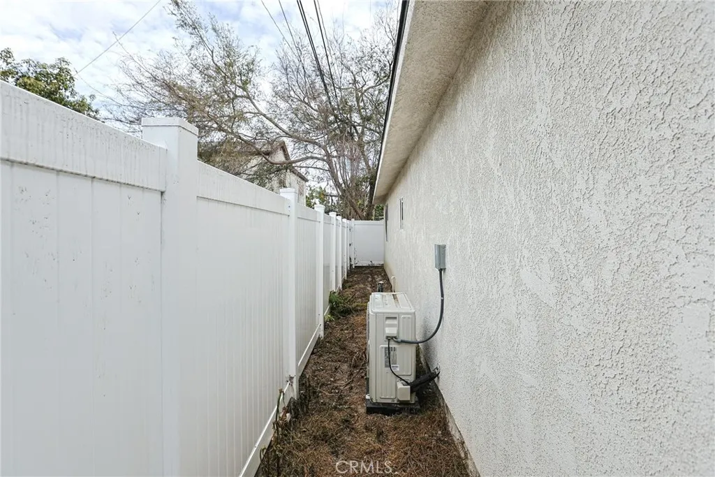 122 N Bewley Street, Santa Ana, California 92703 home-pic-61