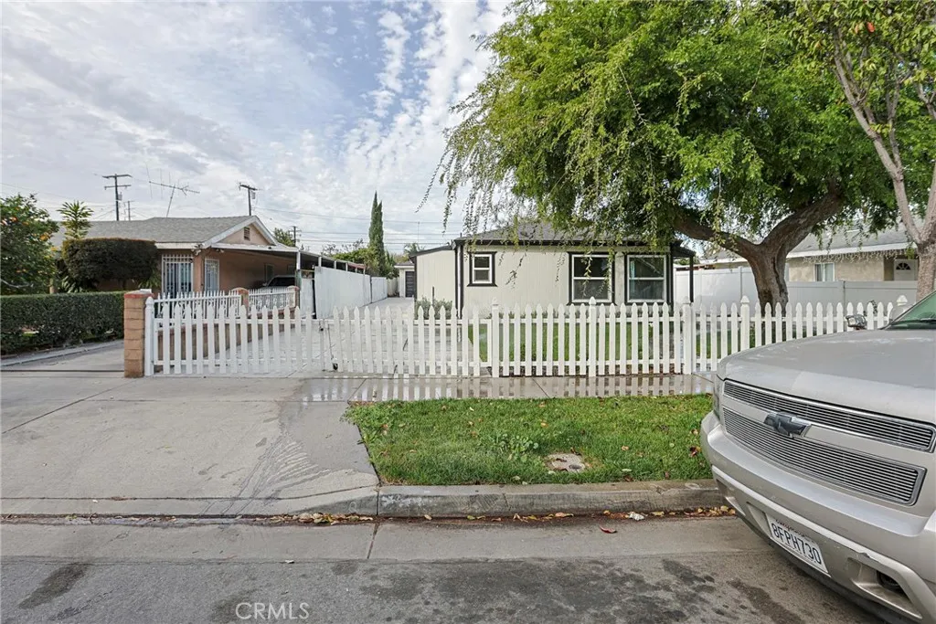 122 N Bewley Street, Santa Ana, California 92703 home-pic-6